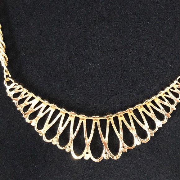 AVON GOLD TONE VINTAGE NECKLACE - Picture 4 of 5